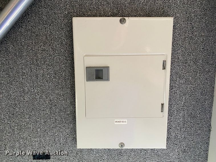 image for item JW9338 2005 GMC C5500  satellite broadcasting truck