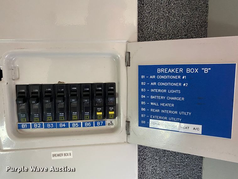 image for item JW9338 2005 GMC C5500  satellite broadcasting truck