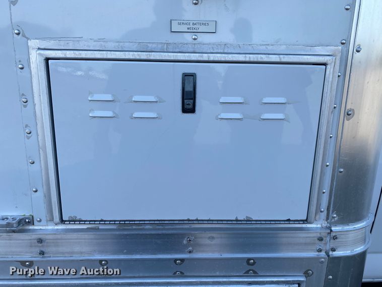 image for item JW9338 2005 GMC C5500  satellite broadcasting truck