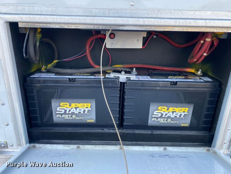 image for item JW9338 2005 GMC C5500  satellite broadcasting truck