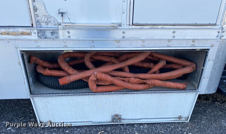 image for item JW9338 2005 GMC C5500  satellite broadcasting truck