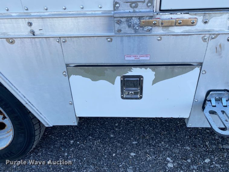 image for item JW9338 2005 GMC C5500  satellite broadcasting truck