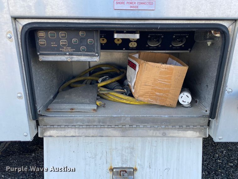 image for item JW9338 2005 GMC C5500  satellite broadcasting truck