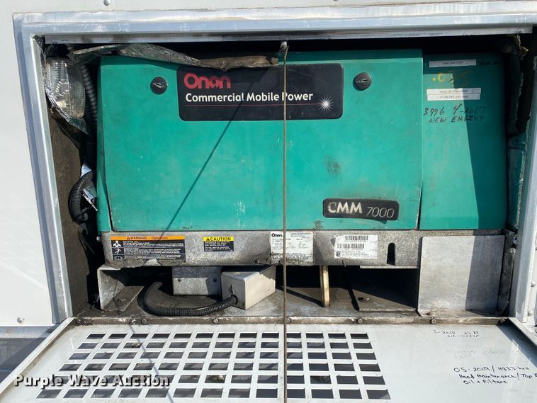 image for item JW9338 2005 GMC C5500  satellite broadcasting truck