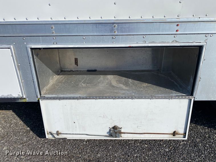 image for item JW9338 2005 GMC C5500  satellite broadcasting truck