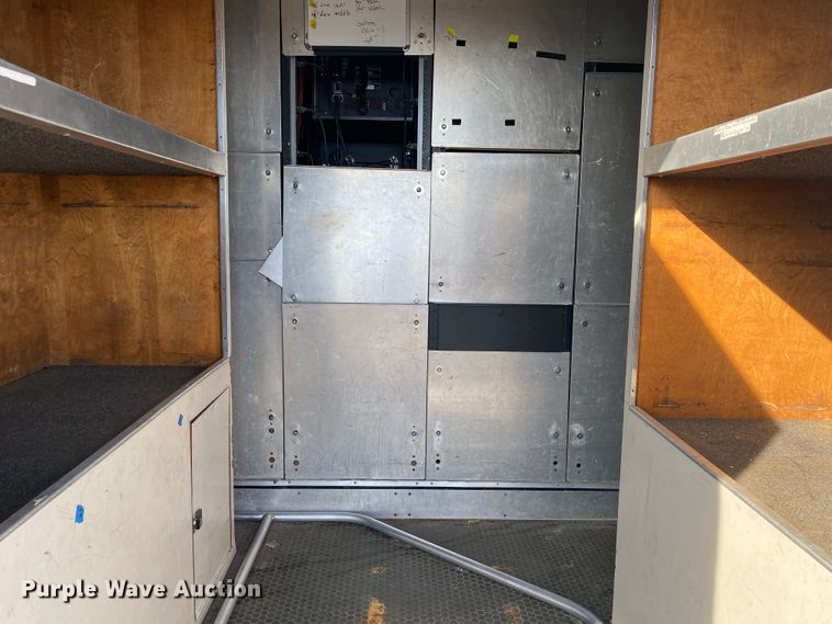 image for item JW9338 2005 GMC C5500  satellite broadcasting truck