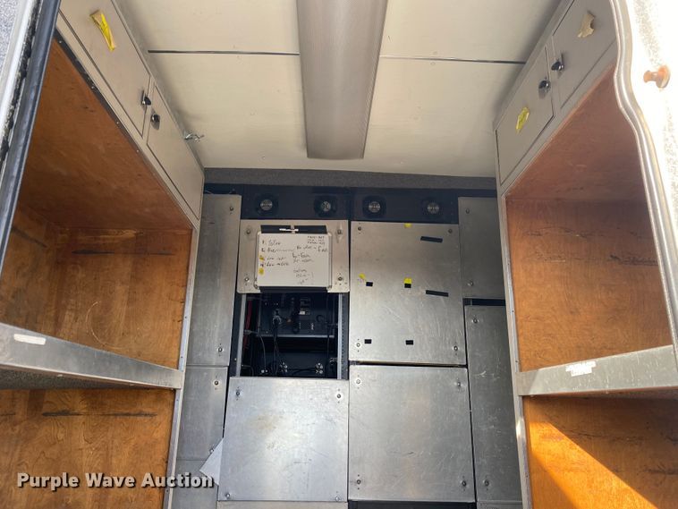 image for item JW9338 2005 GMC C5500  satellite broadcasting truck