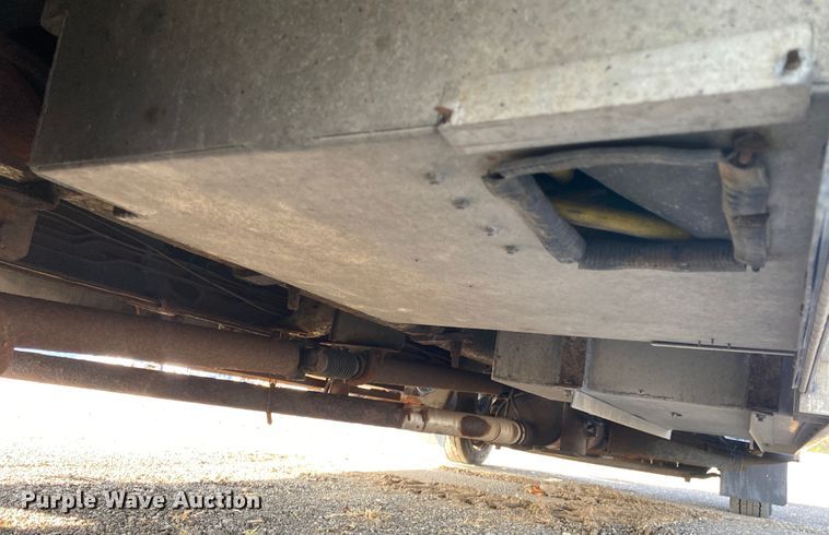 image for item JW9338 2005 GMC C5500  satellite broadcasting truck