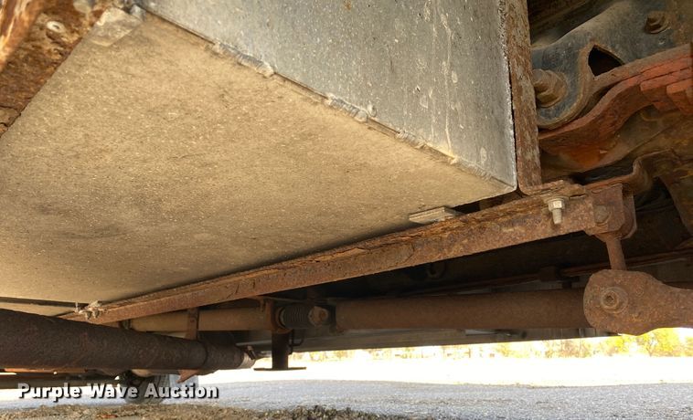 image for item JW9338 2005 GMC C5500  satellite broadcasting truck