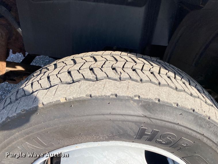 image for item JW9338 2005 GMC C5500  satellite broadcasting truck