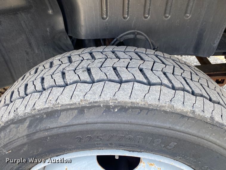 image for item JW9338 2005 GMC C5500  satellite broadcasting truck