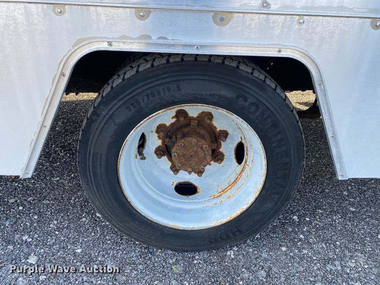 image for item JW9338 2005 GMC C5500  satellite broadcasting truck