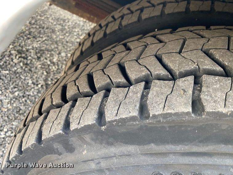 image for item JW9338 2005 GMC C5500  satellite broadcasting truck