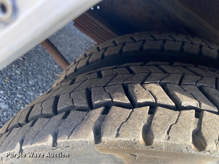 image for item JW9338 2005 GMC C5500  satellite broadcasting truck