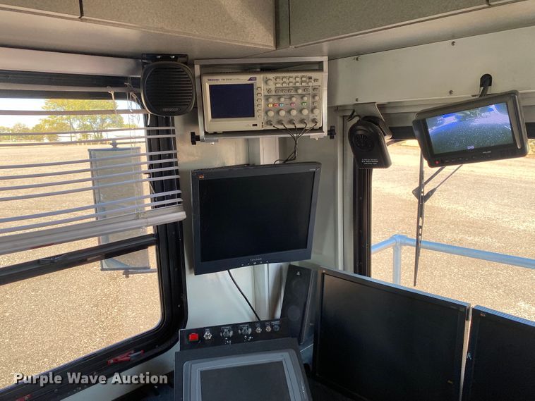 image for item JW9345 2011 Ford F750 Super Duty  railroad service truck