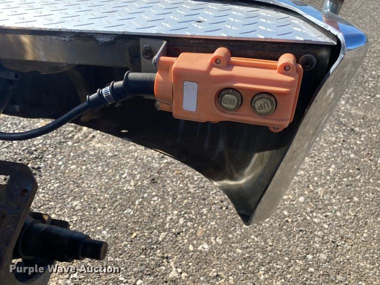 image for item JW9345 2011 Ford F750 Super Duty  railroad service truck