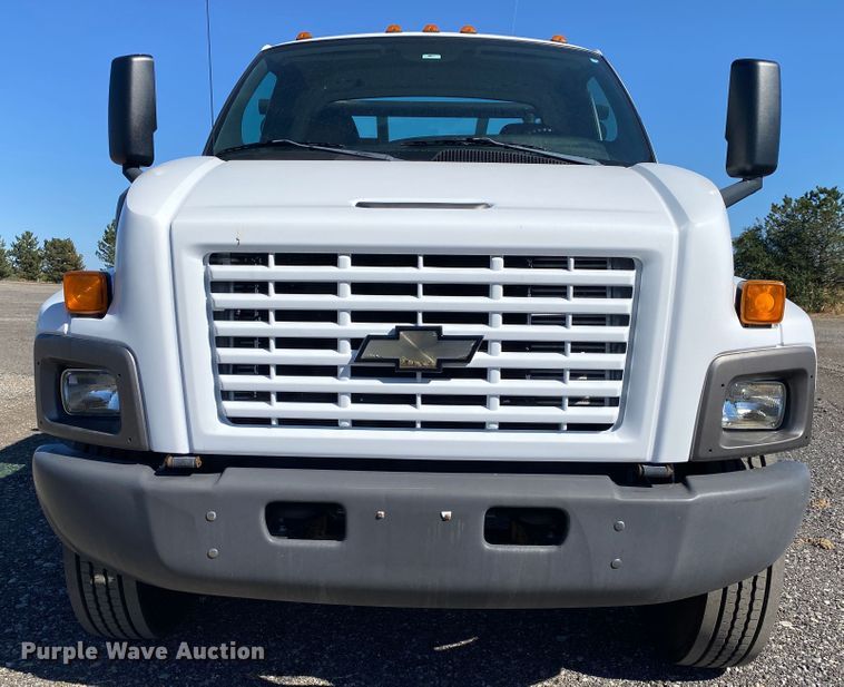 image for item JW9346 2009 Chevrolet C7500  winch truck