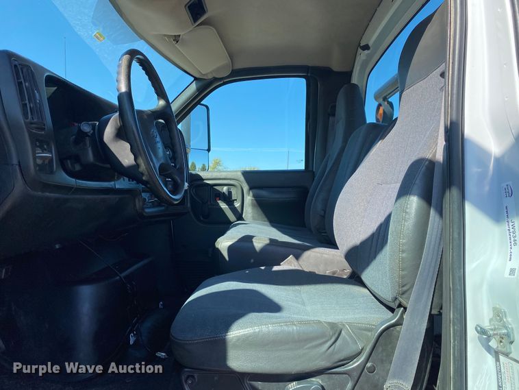 image for item JW9346 2009 Chevrolet C7500  winch truck