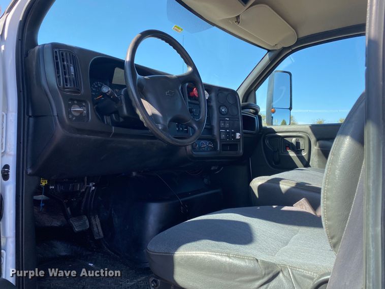 image for item JW9346 2009 Chevrolet C7500  winch truck