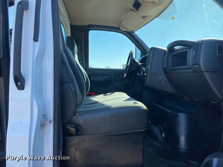 image for item JW9346 2009 Chevrolet C7500  winch truck