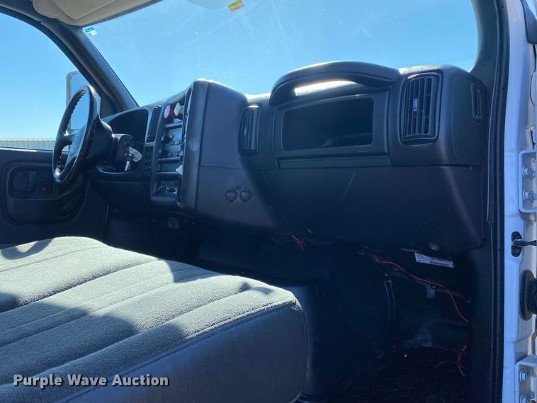 image for item JW9346 2009 Chevrolet C7500  winch truck