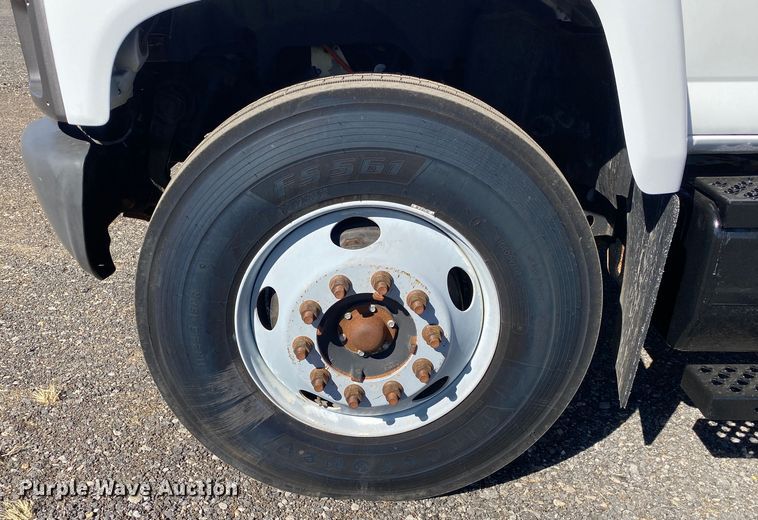 image for item JW9346 2009 Chevrolet C7500  winch truck