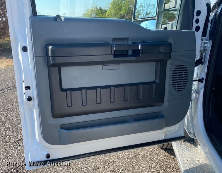 image for item JW9376 2011 Ford F550  utility / service truck