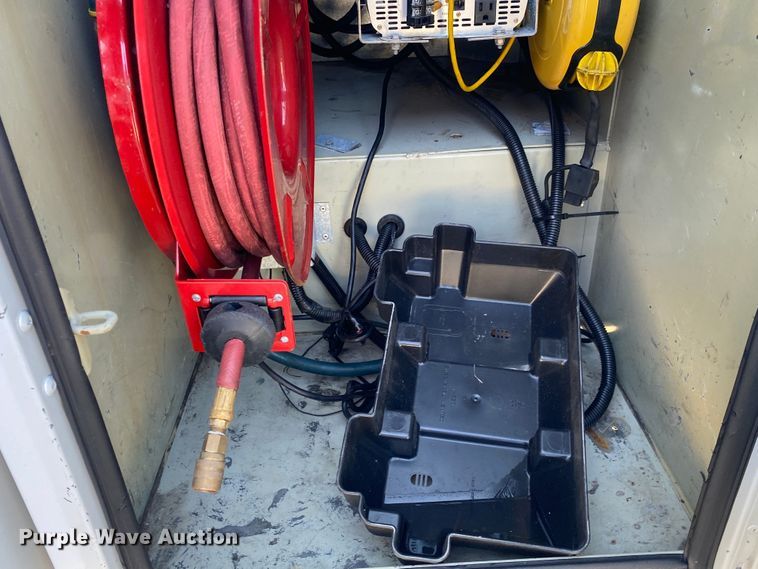 image for item JW9376 2011 Ford F550  utility / service truck