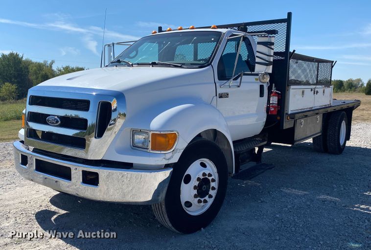 image for item JW9383 2006 Ford F650  flatbed truck