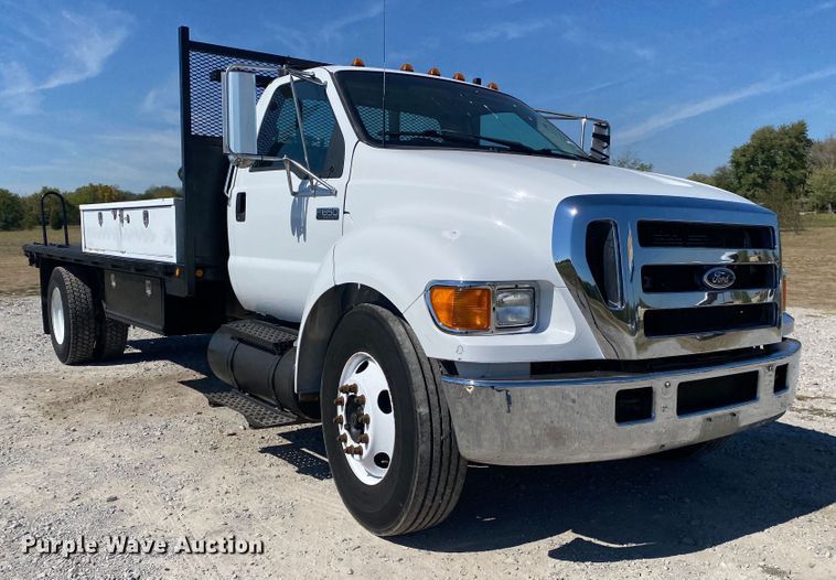 image for item JW9383 2006 Ford F650  flatbed truck