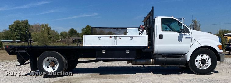 image for item JW9383 2006 Ford F650  flatbed truck