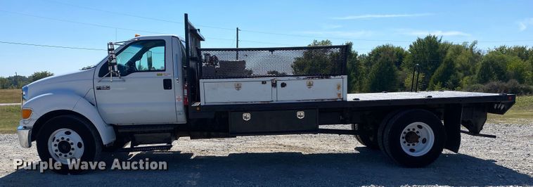 image for item JW9383 2006 Ford F650  flatbed truck