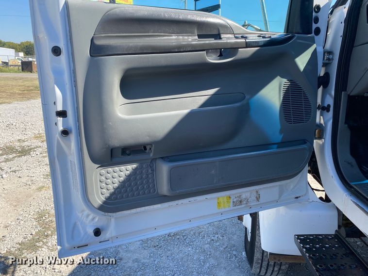 image for item JW9383 2006 Ford F650  flatbed truck