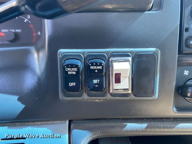 image for item JW9383 2006 Ford F650  flatbed truck