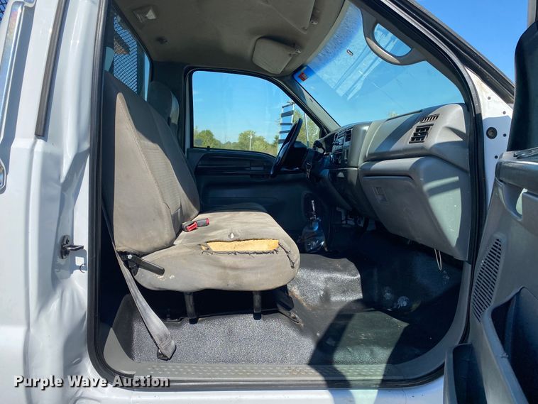 image for item JW9383 2006 Ford F650  flatbed truck