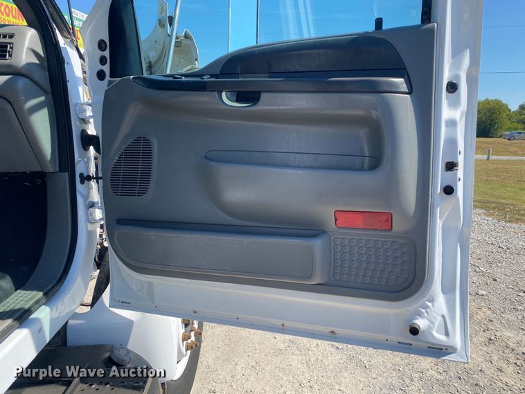 image for item JW9383 2006 Ford F650  flatbed truck