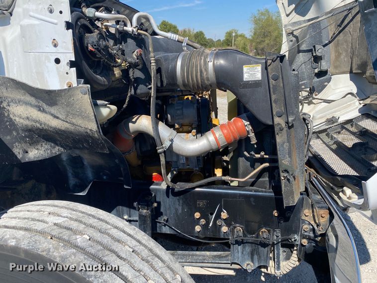 image for item JW9383 2006 Ford F650  flatbed truck