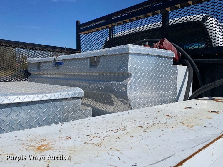 image for item JW9383 2006 Ford F650  flatbed truck