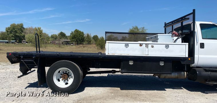 image for item JW9383 2006 Ford F650  flatbed truck
