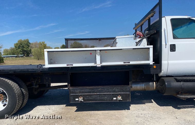 image for item JW9383 2006 Ford F650  flatbed truck