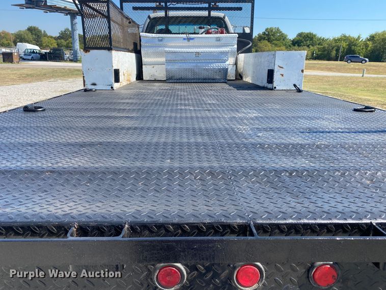 image for item JW9383 2006 Ford F650  flatbed truck