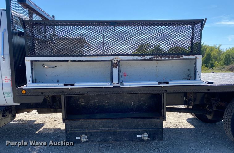 image for item JW9383 2006 Ford F650  flatbed truck