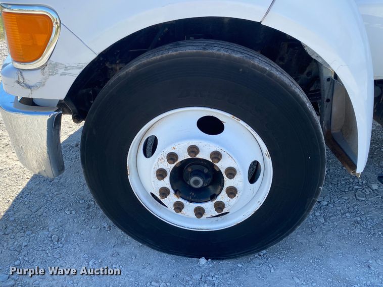 image for item JW9383 2006 Ford F650  flatbed truck