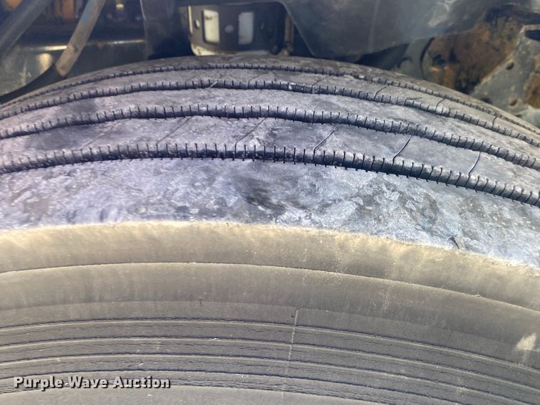 image for item JW9383 2006 Ford F650  flatbed truck