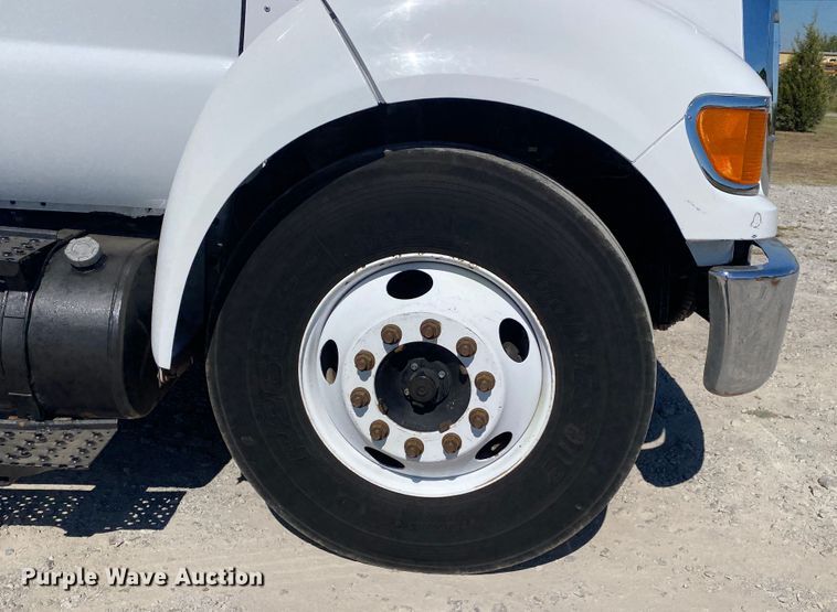 image for item JW9383 2006 Ford F650  flatbed truck