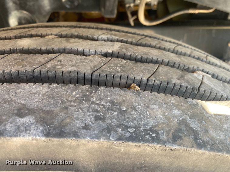 image for item JW9383 2006 Ford F650  flatbed truck