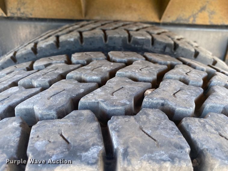 image for item JW9383 2006 Ford F650  flatbed truck