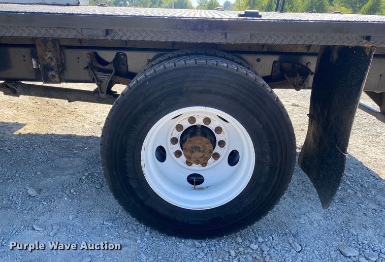 image for item JW9383 2006 Ford F650  flatbed truck