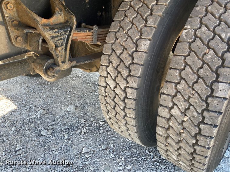 image for item JW9383 2006 Ford F650  flatbed truck