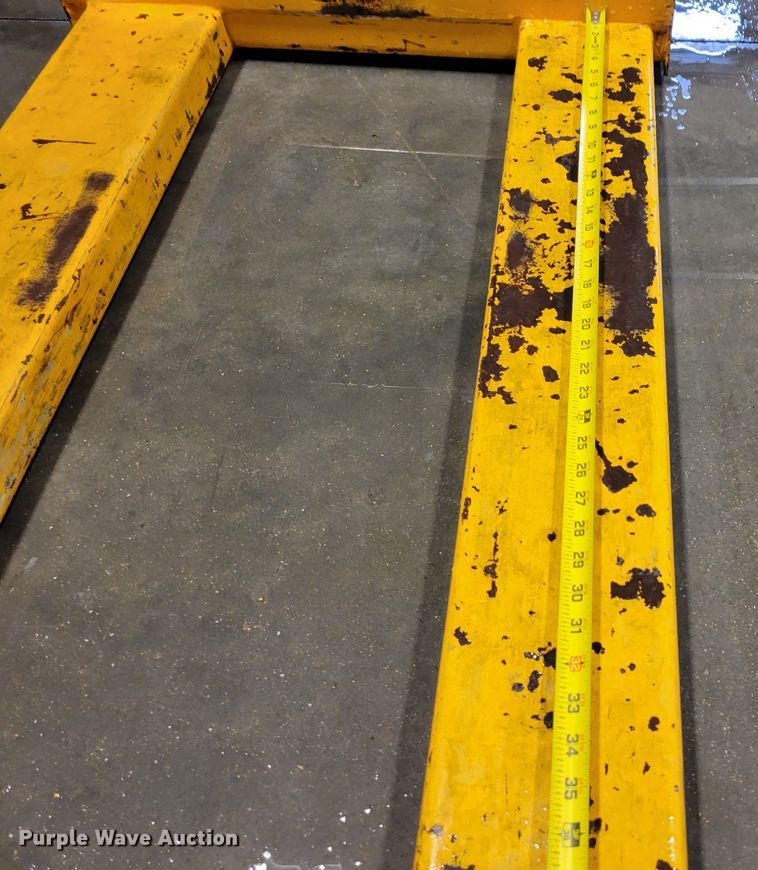 image for item JY9989 2010  pallet jack